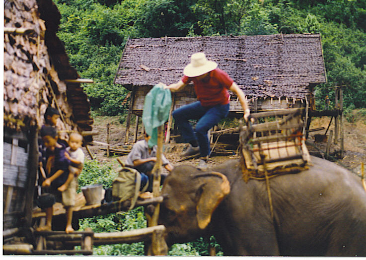 roy dismounting elephant